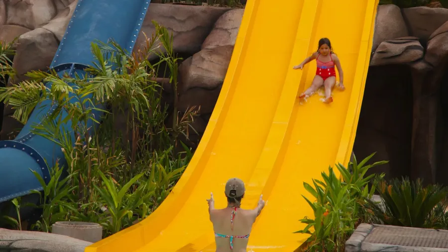 Imagem destauente: Criança de Colo Paga no Water Park?