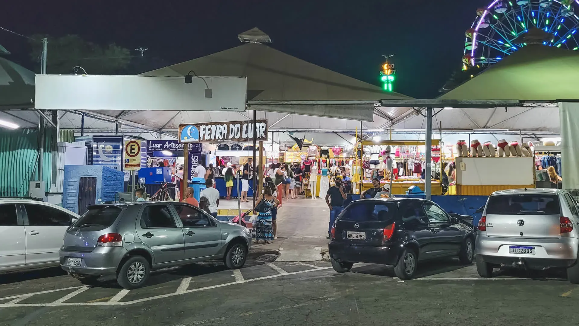 Feira do Luar em Caldas Novas: Artesanato e Gastronomia
